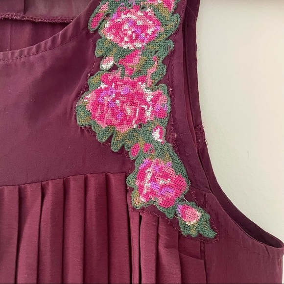 AEO American Eagle Outfitters Accordion Pleat Sleeveless Maroon Medium Floral - Picture 5 of 9